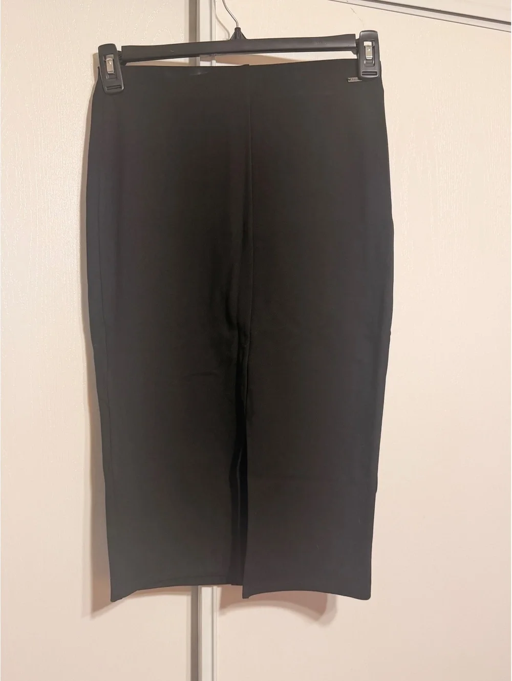 Tahari black pencil